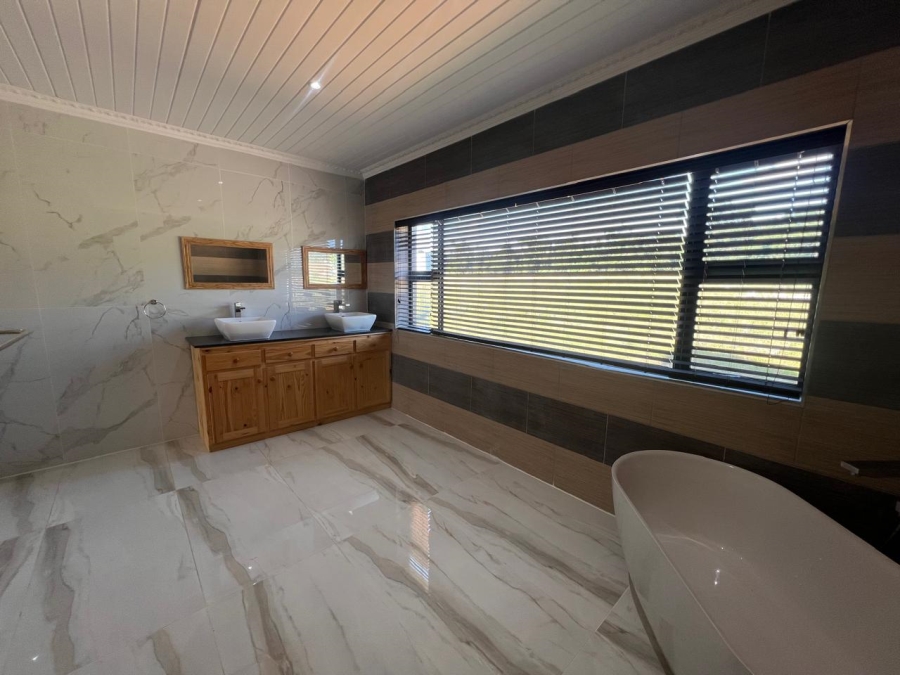5 Bedroom Property for Sale in Royalston Residential Estate and Wildlife Reserve Eastern Cape